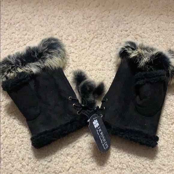 Howards Accessories - Faux Suede Fingerless Gloves